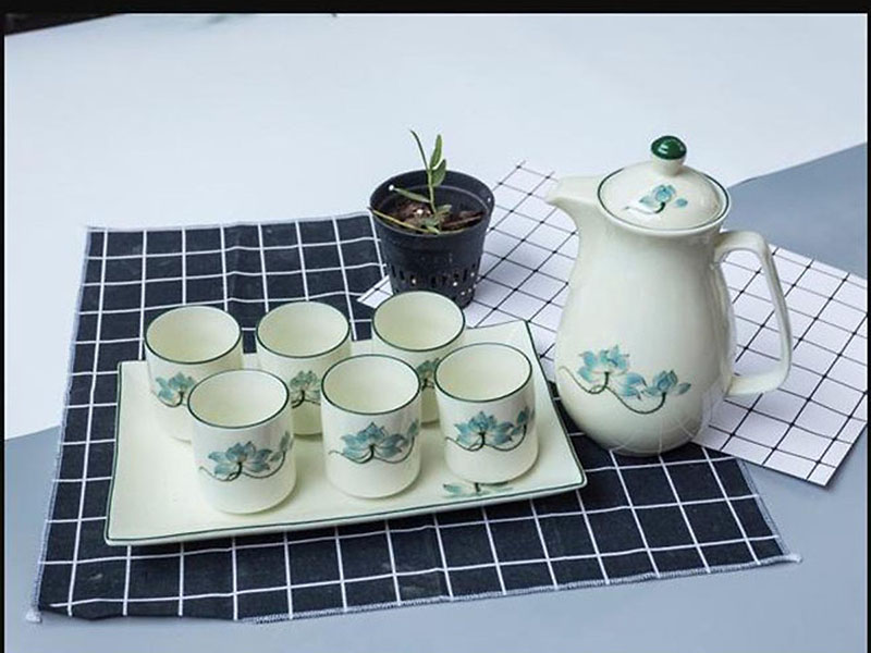 Bộ Bình Trà Bát Tràng Men Kem Vẽ Sen