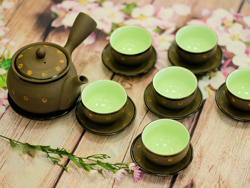 Bạn đã biết những gì về bộ ấm trà Bát Tràng?
