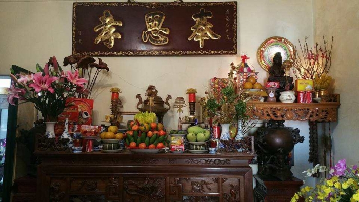 Cách đặt bàn thờ Phật và gia tiên đúng phong thủy và rước lộc vào nhà