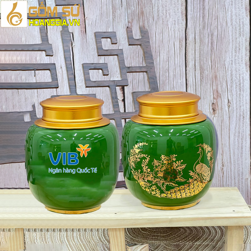 Hũ trà màu xanh ngọc vẽ vàng khổng tước in logo