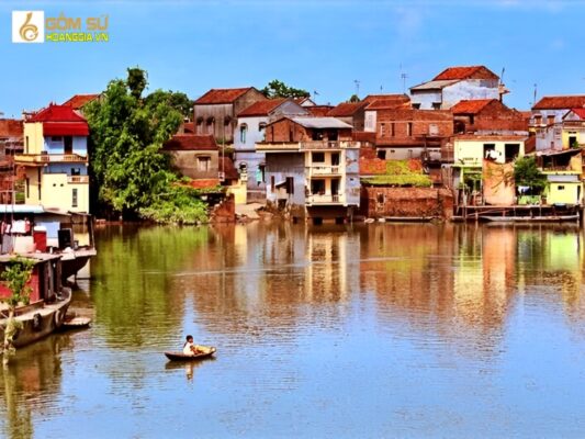 Làng gốm Thổ Hà nằm ở đâu?