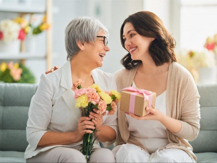 Gợi ý 7 món quà tặng mẹ ý nghĩa đầy cảm động