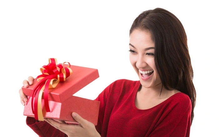 Gợi Ý Những Ý Tưởng Tặng Quà 16 Cho Bạn Gái HOT nhất
