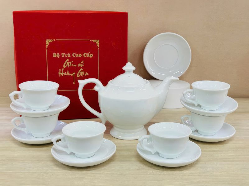 Lợi ích khi chọn mẫu ấm chén quà tặng đại hội tại Gốm Sứ Hoàng Gia 97+ mẫu ấm chén quà tặng đại hội đẹp sang trọng 2025