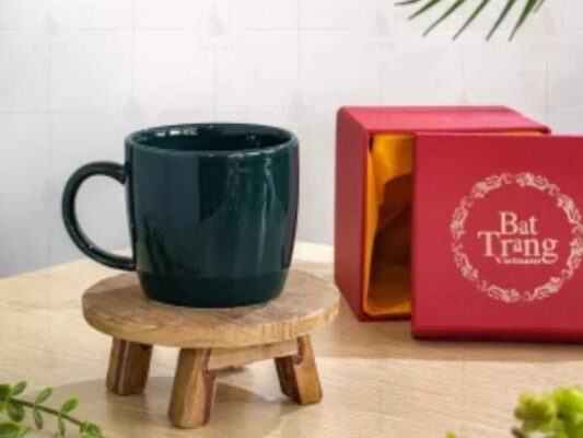 Ly sứ Bát Tràng men xanh lục bảo