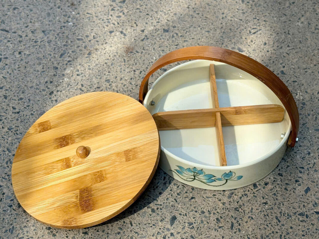 Khay mứt tết men kem tròn 4 ngăn