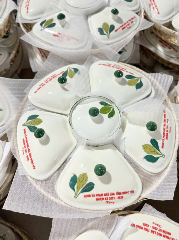 Khay mứt tết men kem tròn 4 ngăn