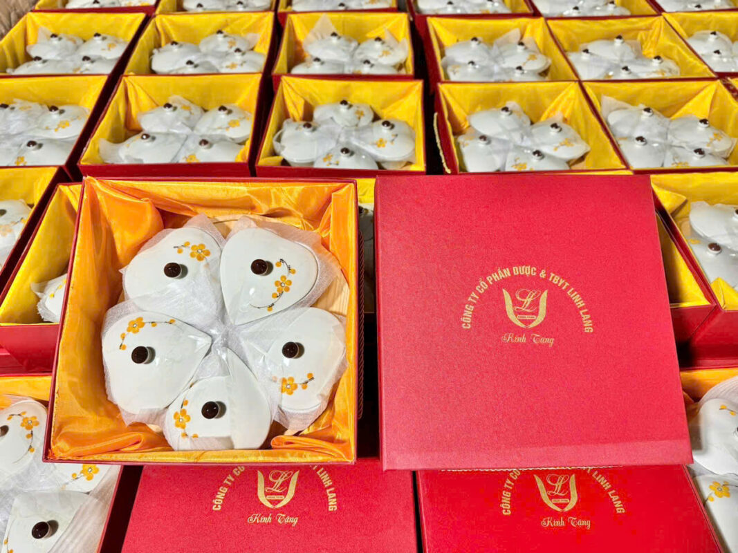 Khay mứt tết men kem tròn 4 ngăn